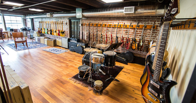 Lollar Pickups' Break Room Lollar Pickups' Break Room